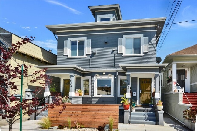 Building Photo - 832 7th Ave