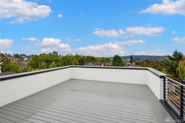 Building Photo - 820 25th Ave S