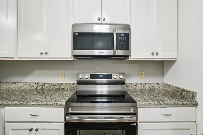 Building Photo - 6106 Vance Jackson Rd