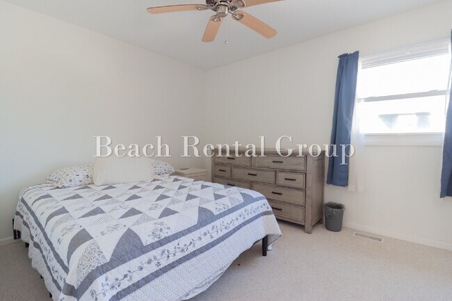 Building Photo - No HOA Furnished Townhouse close to Ocean