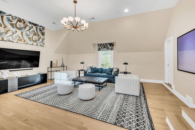 Building Photo - Franklin Gem Walking Distance to Downtown!