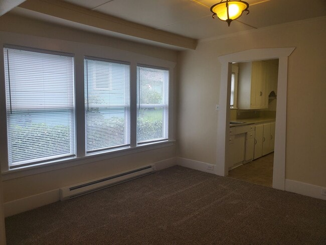 Building Photo - Rent Ready For New Tenants!! 1 Bed, 1 Bath...