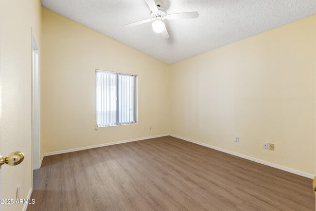 Building Photo - 1120 N Val Vista Dr