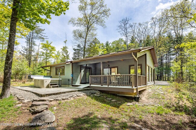 Building Photo - 2465 Glasco Turnpike