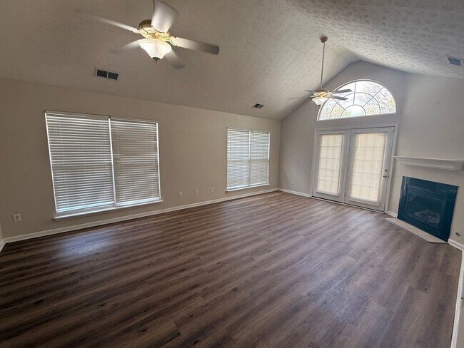 Building Photo - Patio Home in Yorktown Area