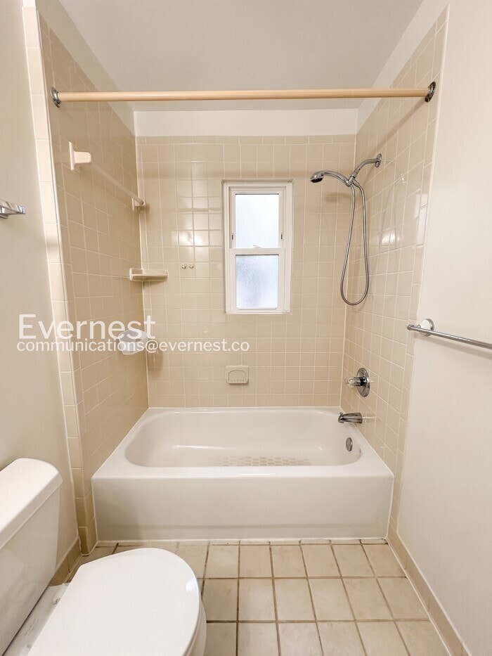 Building Photo - 5427 Varnum St