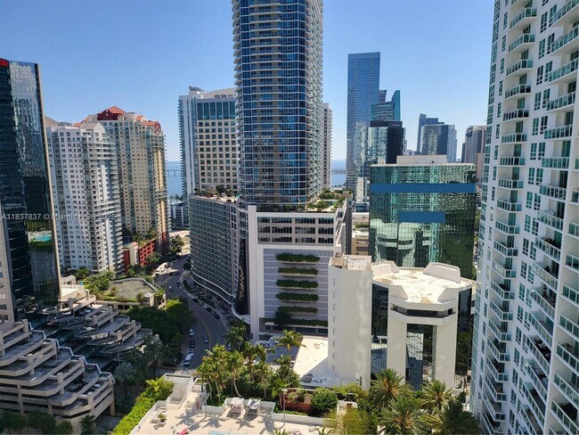 Building Photo - 950 Brickell Bay Dr