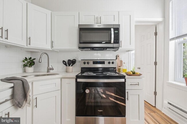 Building Photo - 4447 N 19th St