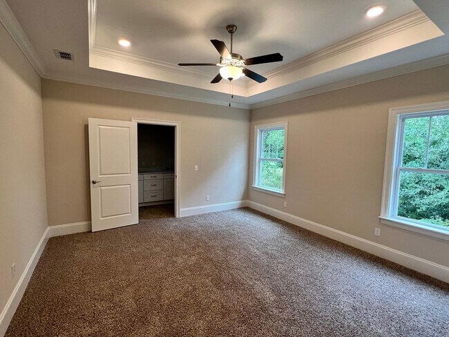 Building Photo - 843 Avery Park Dr