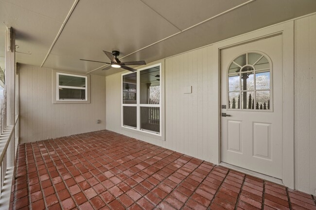 Building Photo - 210 Ridgemont Dr