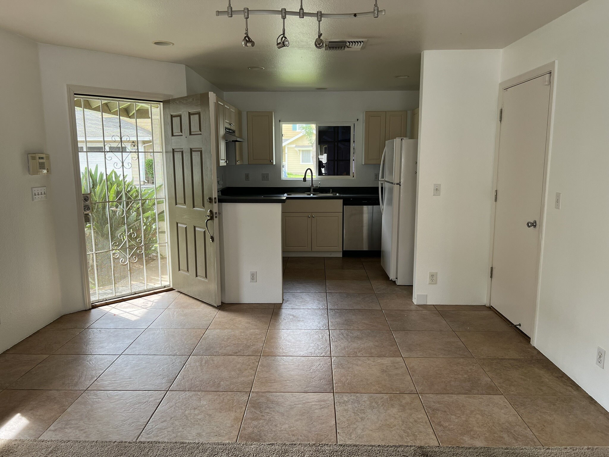 Building Photo - 87-1976 Pakeke St