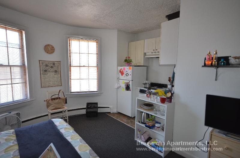 Building Photo - 28 S Huntington Ave