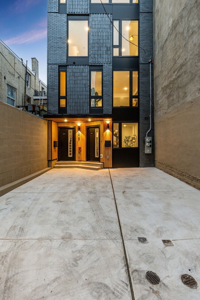 Building Photo - 609 S Orianna St