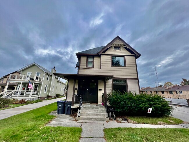 Primary Photo - 617 N Franklin St