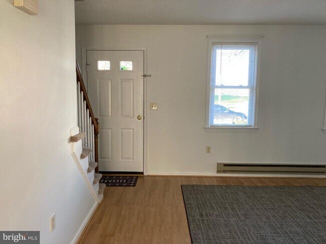 Building Photo - 4 Hilldale Dr