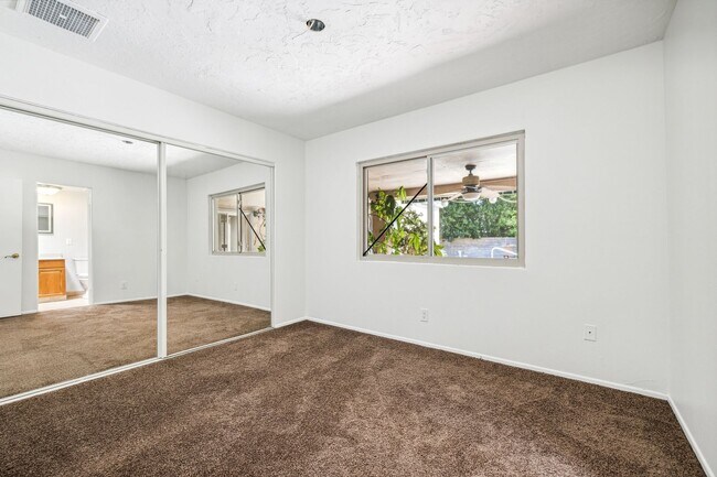 Building Photo - 3 Bed / 2 Bath Home with Bonus Room, Pool ...