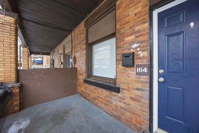 Building Photo - 1114-1118 Sutherland