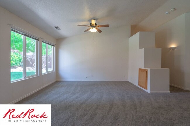 Building Photo - 3 Bed 2 Bath Home in Ivins with Views of Red Mountain