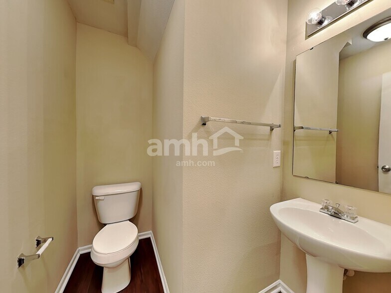 Building Photo - 1320 Perga Ct