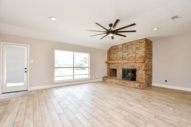 Building Photo - 2803 Green Fields Dr