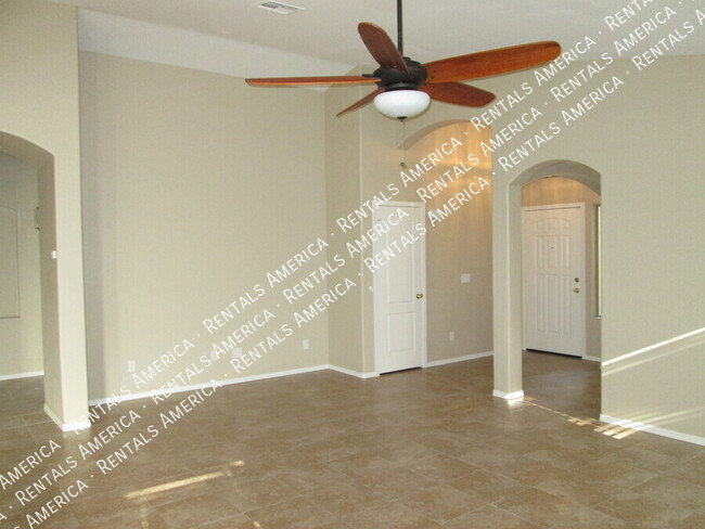 Building Photo - Spacious 3 Bedrm in Pecan Creek