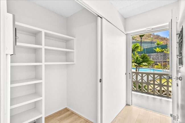Building Photo - Newly renovated one bedroom condo with lov...