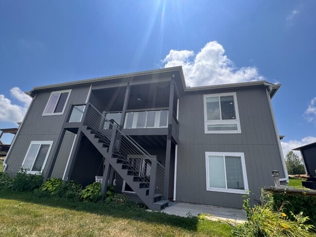 Building Photo - 627 N Daylily Dr