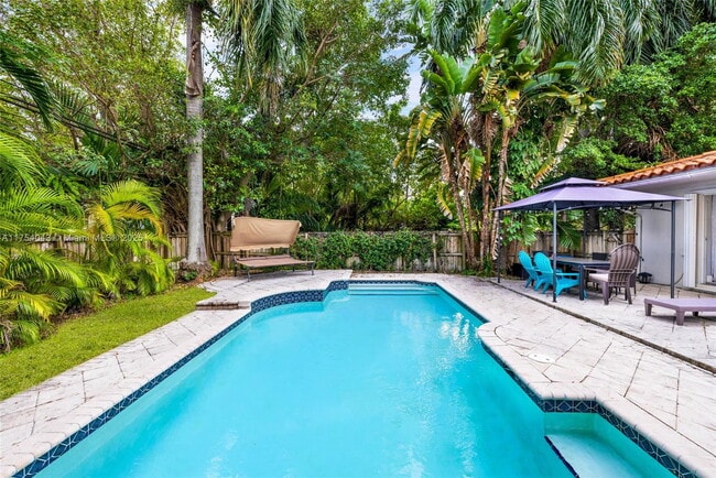 Building Photo - 7711 Coquina Dr