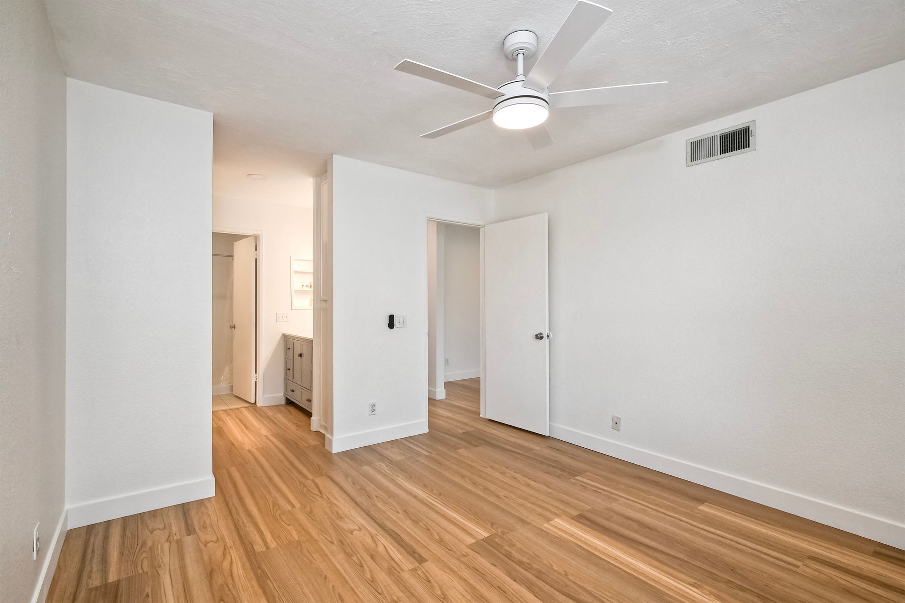 Building Photo - 10910 Summerdale Way