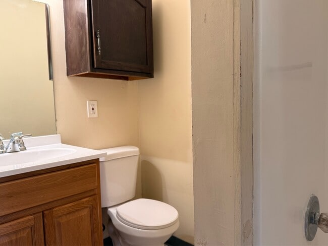 Building Photo - 407 Wethersfield Ave