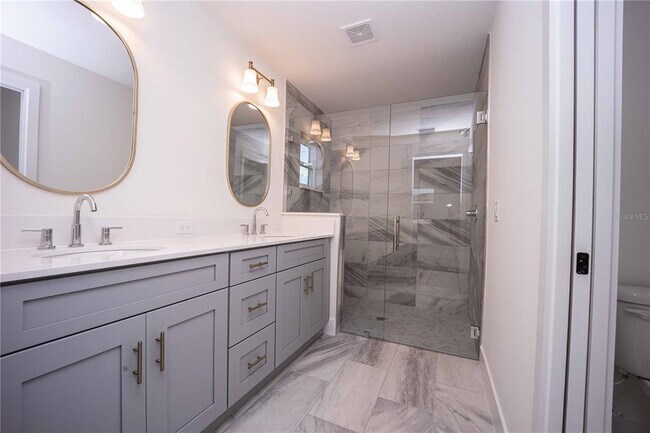 Building Photo - 8765 SE 160th Pl