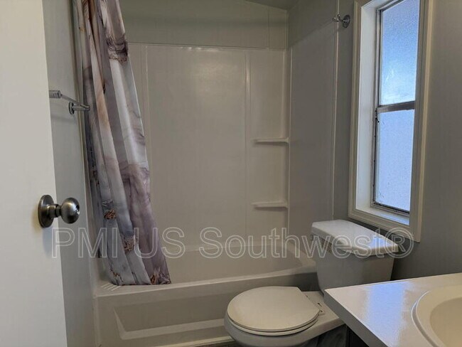 Building Photo - 314 Riverwood Ln