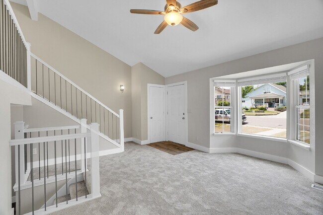 Building Photo - $2,465.00, 2 bed, 1.5 bath, located in Denver