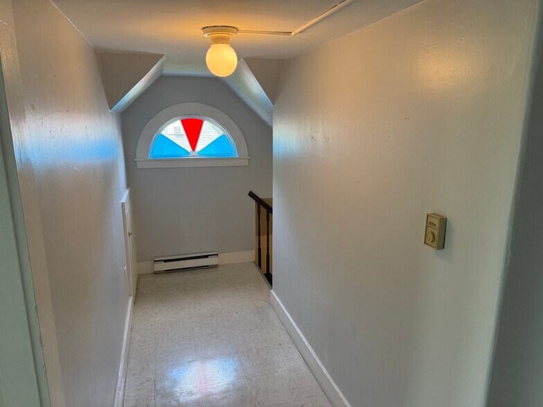 Building Photo - 88 Roxbury St