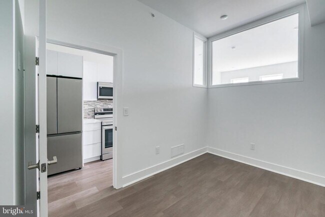 Building Photo - 813 N Broad St