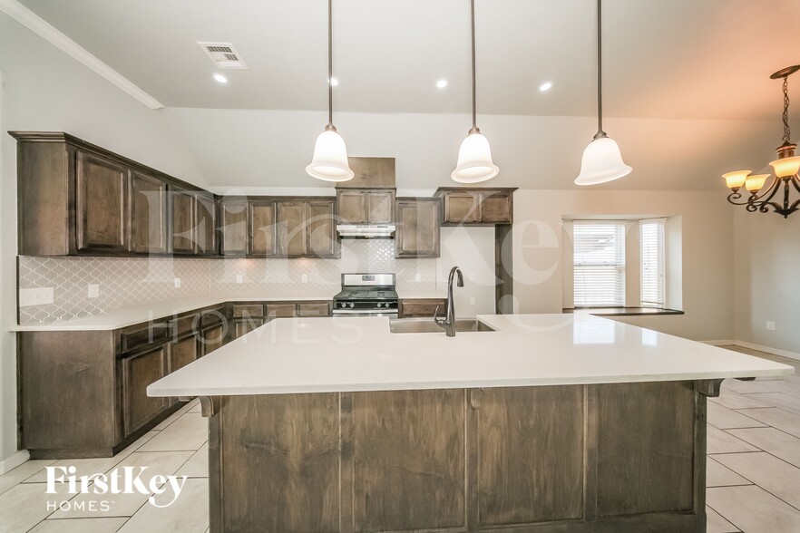 Building Photo - 2525 NW 194th St