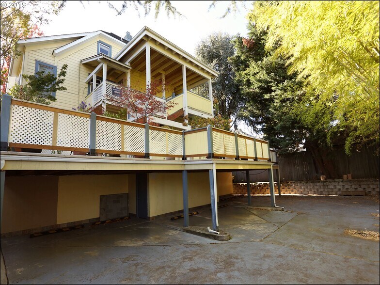 Building Photo - 1039 SE Franklin St