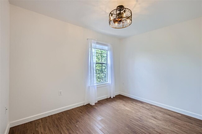 Building Photo - 6021 Perlita Dr