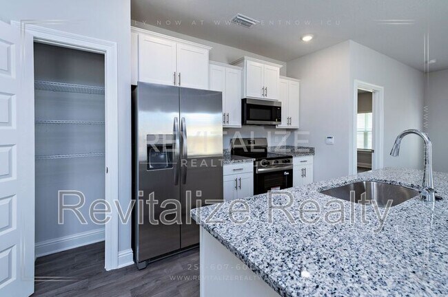 Building Photo - 13658 Addison Pl