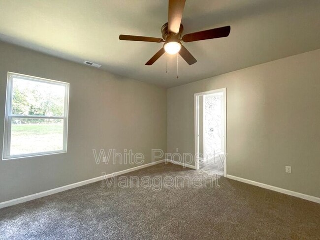 Building Photo - 706 Hillside St