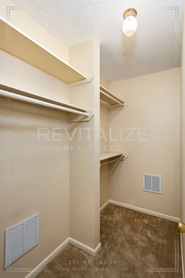 Building Photo - 962 Lansdale Ct