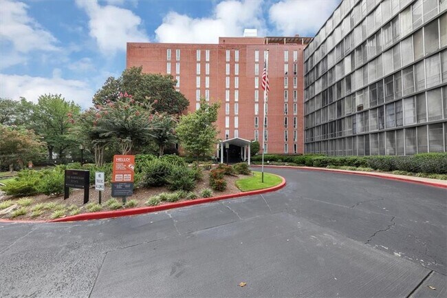 Building Photo - 3060 Pharr Ct N Northwest