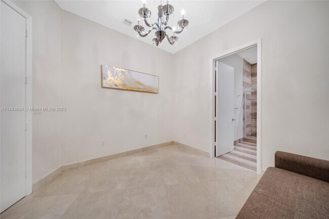 Building Photo - 15811 Collins Ave