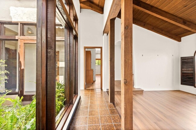 Building Photo - 3636 Malibu Country Dr