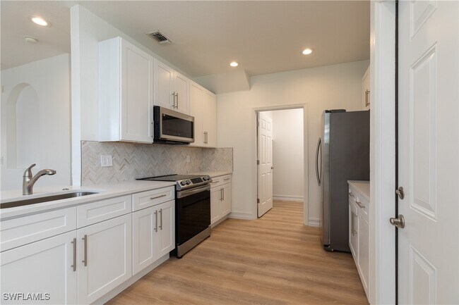 Building Photo - 15618 Summit Pl Cir