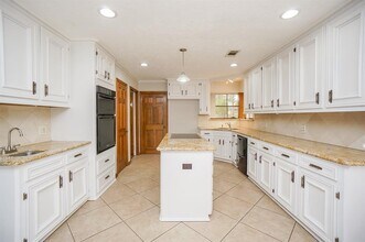 Building Photo - 2918 E Elm Cir