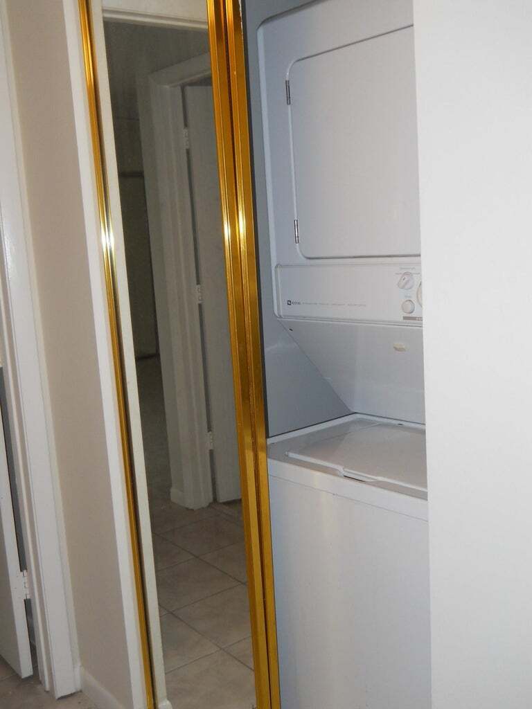 Building Photo - 3955 Village Dr