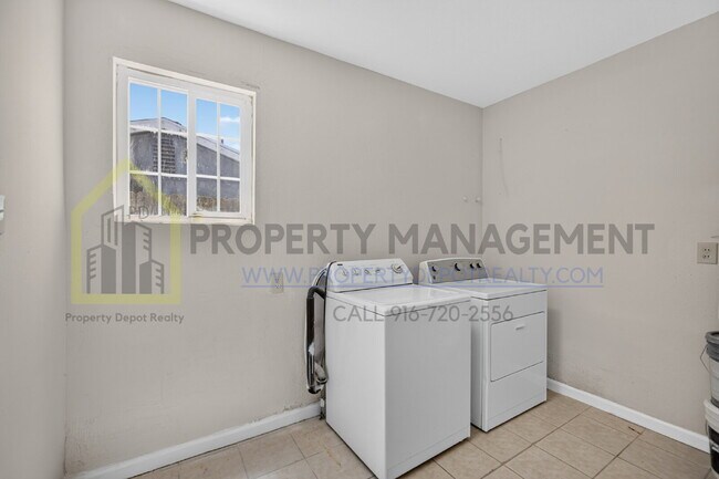 Building Photo - Spacious 3-Bed, 2-Bath Haven in Sacramento