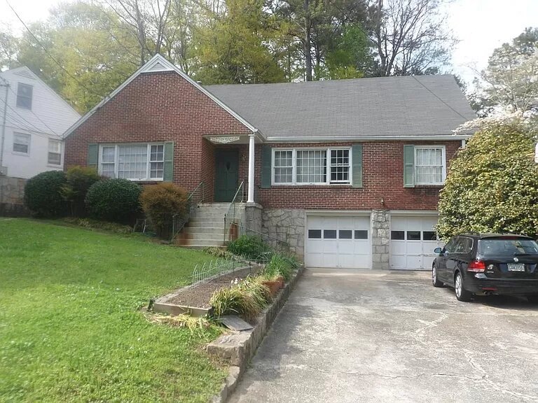 Building Photo - 227 Garden Ln