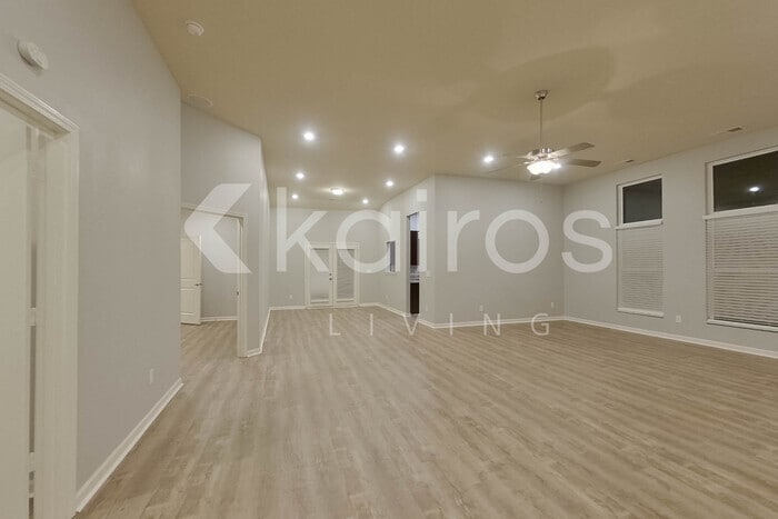 Building Photo - 10685 Bent Brook Dr